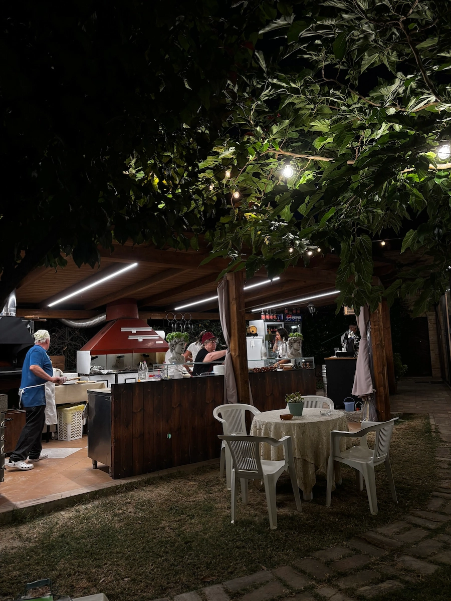 Foto tavoli esterni Ristorante Il Monte, pizzeria e braceria a Rapagnano