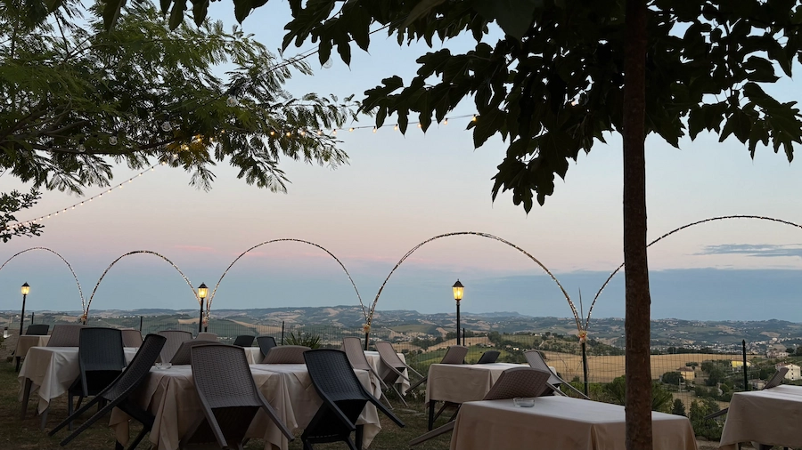 Foto entrata di notte Ristorante Il Monte, pizzeria e braceria a Rapagnano