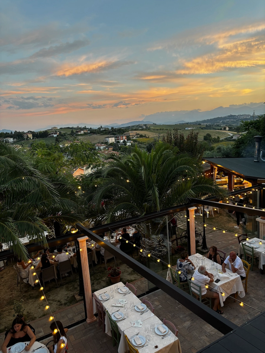 Foto tavoli interno Ristorante Il Monte, pizzeria e braceria a Rapagnano